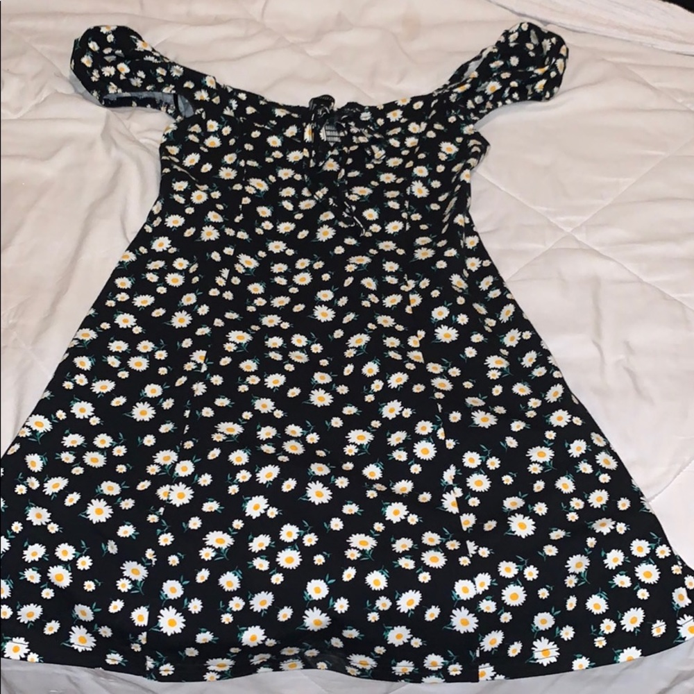 Daisy dress puffy shoulders sz s
